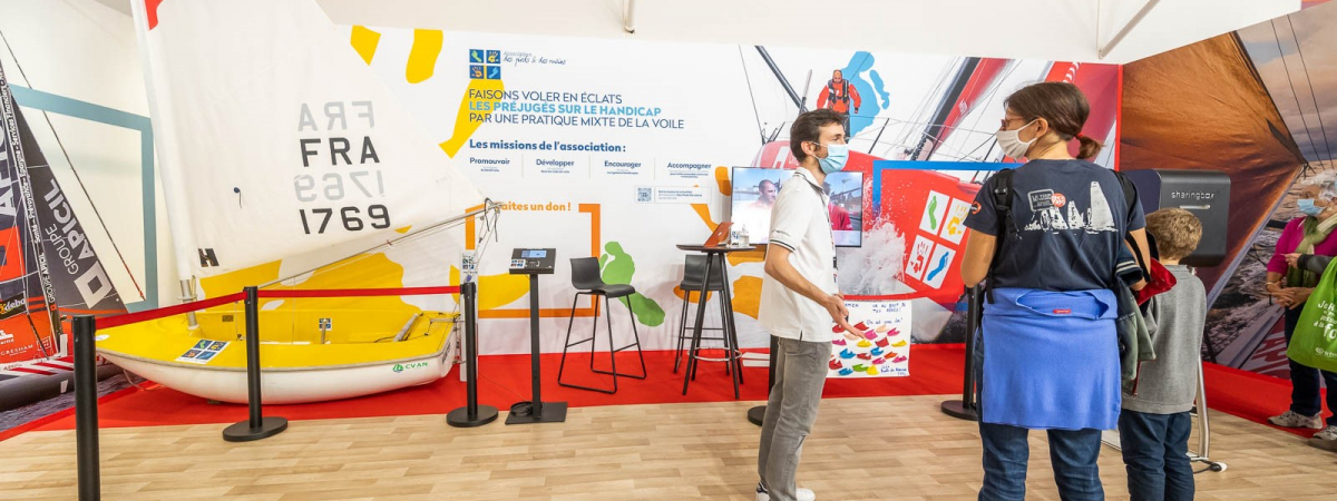 Vue du stand Des Pieds et Des Mains sur le village départ du Vendée Globe 2020