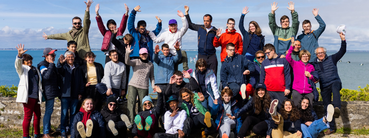 Photo souvenir des participants au séjour d'initiation à la voile handivalide