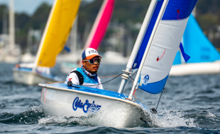Gauthier Bril à bord de son dériveur Hansa 303