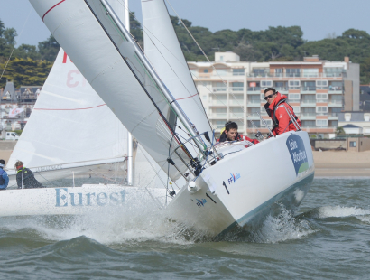 Skippeurs à bord de voiliers habitables J/80