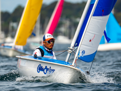 Gauthier Bril à bord de son dériveur Hansa 303